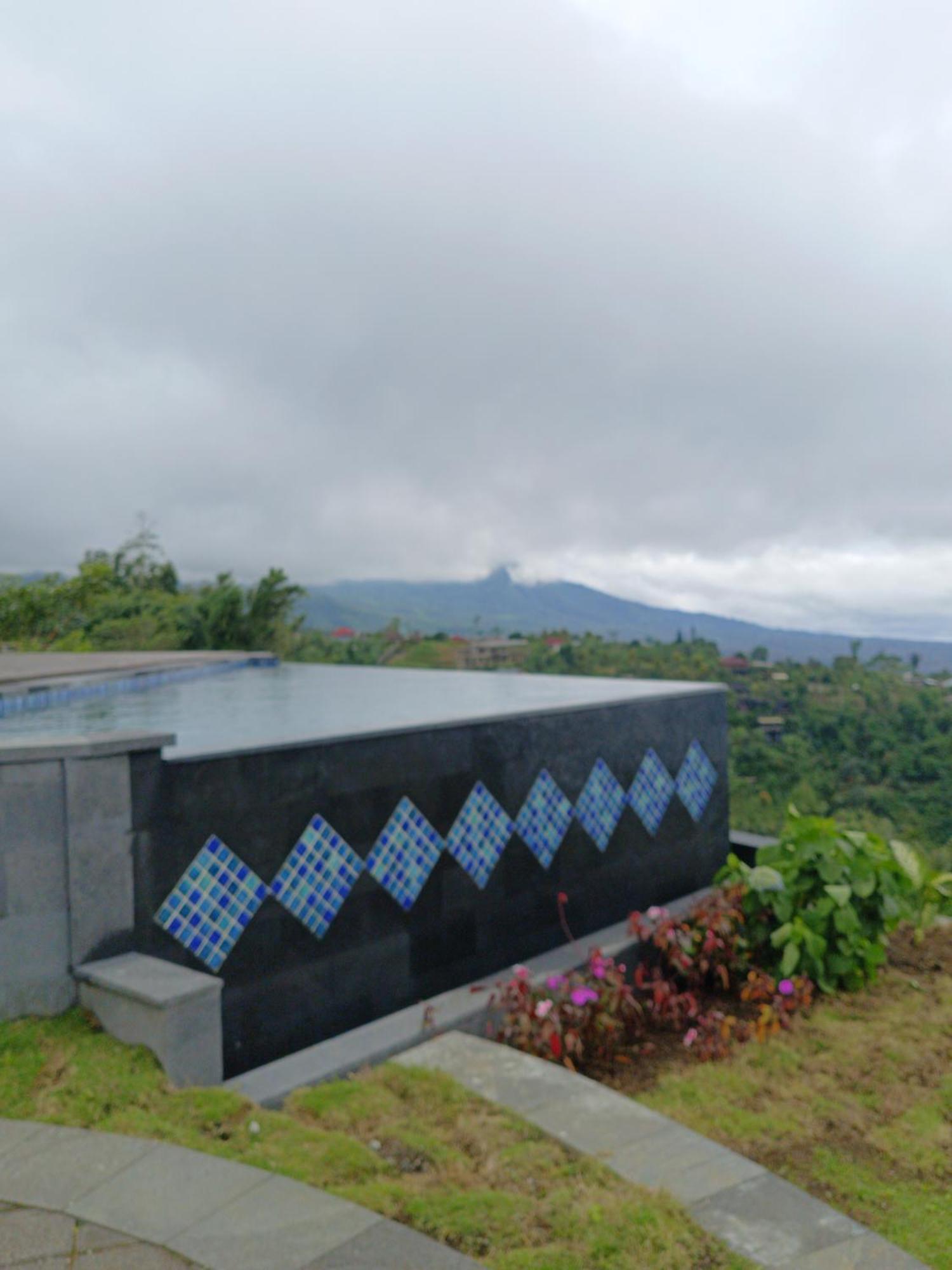 Munduk Tentrem Resort Exterior photo