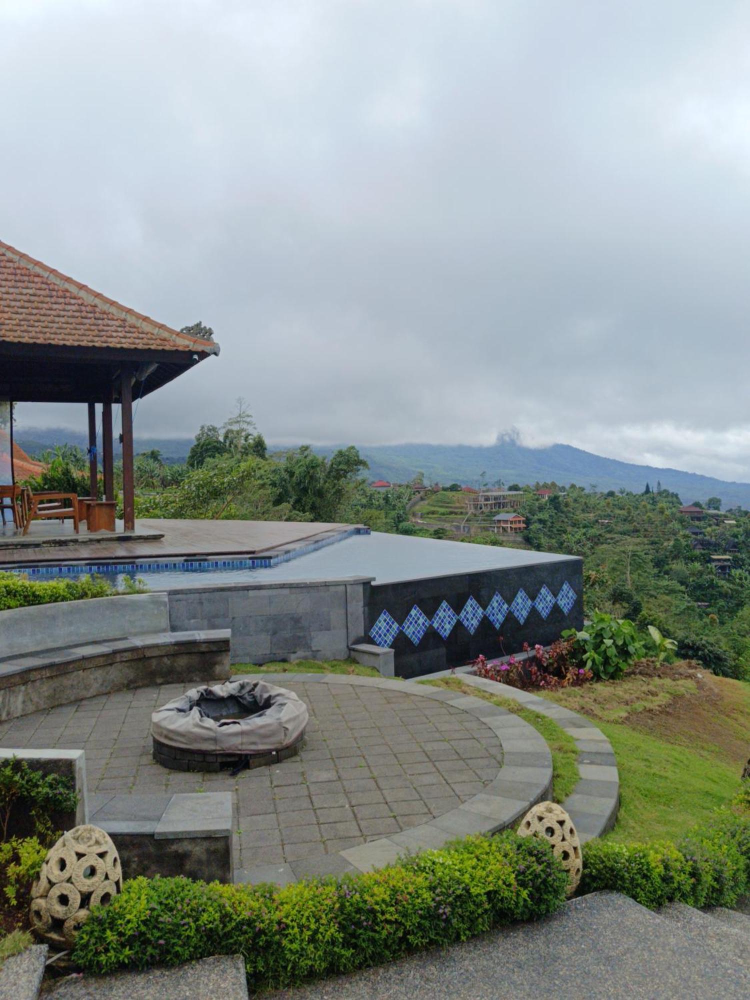 Munduk Tentrem Resort Exterior photo